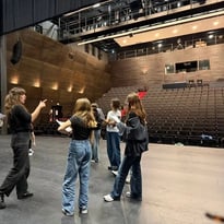 Coulisses, régie, plateau : poussez les portes du Théâtre Le Carré Sainte-Maxime !