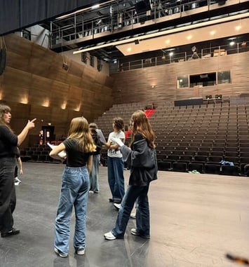 Coulisses, régie, plateau : poussez les portes du Théâtre Le Carré Sainte-Maxime !