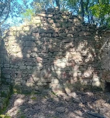 Visite du site archéologique de Sainte-Candie sur le Rocher de Roquebrune-sur-Argens
