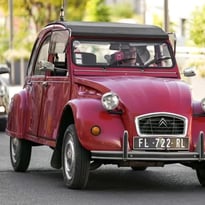 Défilé de voitures anciennes entre Tourves et Brignoles
